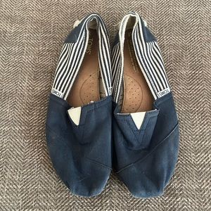 Women’s TOMS Size 9.5